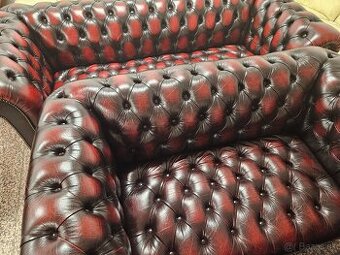CHESTERFIELD ŠTÝL KOŽENÁ DVOJFAREBNÁ+ROZŤ.STôL+4 STOLIČKY