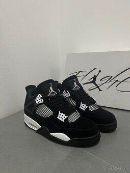 Jordan 4 Black Thunder 40