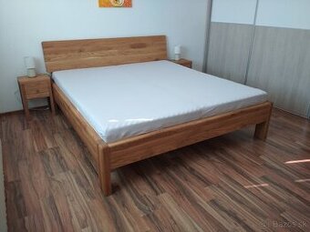 Luxusná dubová posteľ Silvia +2 masívne stolíky zdarma