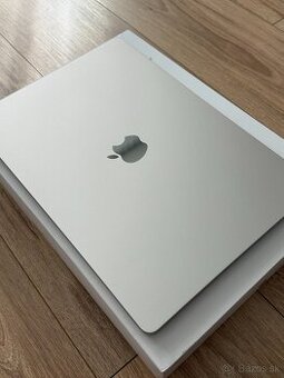 Macbook Air 15" M3 1TB SSD 24GB RAM