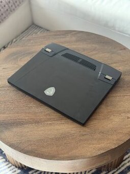 Herny Laptop MSI Titan