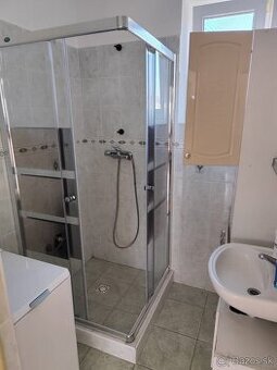 5IZBOVÝ RD  KOMPLETKA TRENČÍN