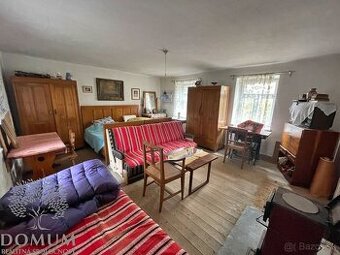 Vidiecke chalupy pod Javorinou z 19 storočia v obci Cetuna - 1