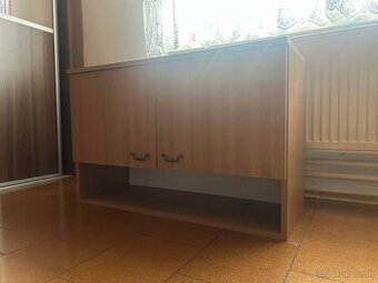 Vešiakový panel a skrinka