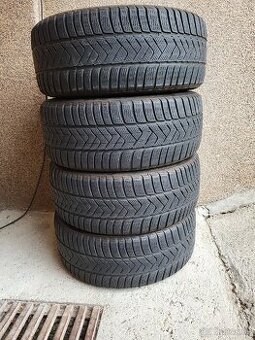 Predam zimne pneu 235/45 r18 Pirelli Sottozero 3