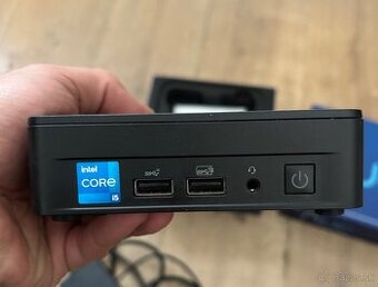 Intel NUC 12 Pro (NUC12WSKi5)