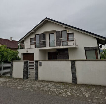 EXKLUZÍVNE, atraktívny rod.dom na peknom 10,9á pozemku