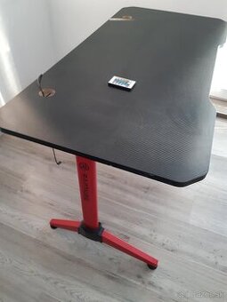 Herný stol s RGB podsvietením Rapture