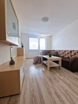 Štýlový 2-izbák s dvomi balkónmi na Juhu – Topoľčany