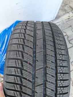 TOYO Snowprox 295/40 R20