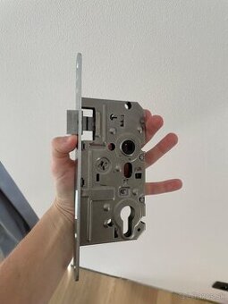 zadlabávací zámok HOBES K221 PZ, prave dvere