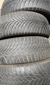 225/60 R18 zimne pneu Firestone