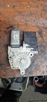 Motorcek stahovacky okna zadny pravy Seat Leon Toledo 1M
