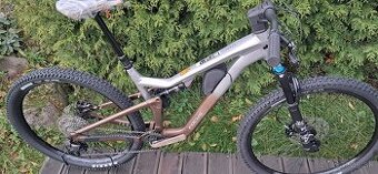 29 full FOCUS thron 6.9 r.2025 130mm, FOX veľ L, 1x12