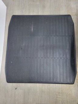 predám gumenú rohož do kufra Škoda Rapid