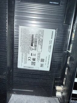 TV 50" Samsung UE50RU7172 poškodená obrazovka