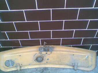 Predná maska na Trabant.