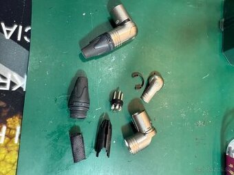 NEUTRIK XLR SAMEC 90• 21ks
