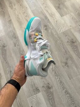 Nike Jordan Zion 1 - DA3130-101 - veľkosť 44 (Čisto nové)