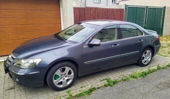 Honda Legend KB1 3.5 V6 VTEC SH-AWD - dva vozy