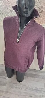 Fialový pulóver