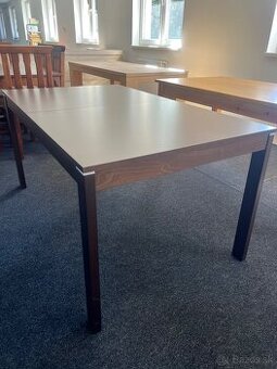 Rozkladací stôl výpredajová vzorka zo showroomu