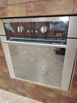 Teplovzdušna Rúra na pečenie vstavaná