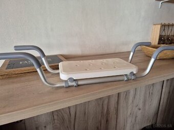 Závesné sedadlo do vane