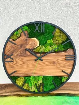 Machove hodiny s drevom v kovovej obruči 50cm priemer