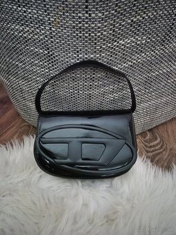 kabelka Diesel lesklá