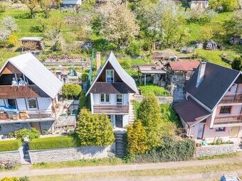 Slnečná trojpodlažná záhradná chatka s výhľadom na Zvolen