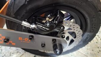 KUkirinG4 2000W s hydraulickými brzdami elektrická kolobežka