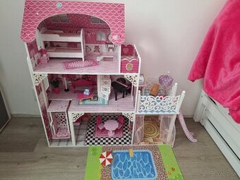 Drevený domček pre barbie s LED ,vytahom a smyklavkou