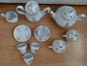 Biely porcelánový set so zlatými ornamentmi