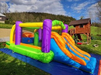 Skákací hrad so šmýkačkou