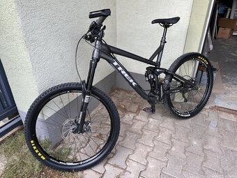 Predám celoodpružený bicykel TREK Slash 8