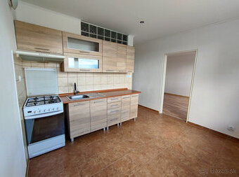 Na prenájom 4-izbový nezariadený byt po celkovej rekonštrukc