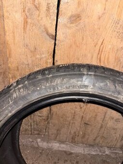 Bridgestone Blizzak 245/40 R18