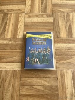 • Na predaj DVD kolekcia Policejní akademie 1.-7. • - 1