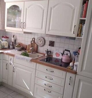 Venkovská krémová kuchyně se spotřebiči, 5882