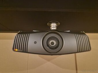 Benq W5700 + Elite Screens AR110DHD3