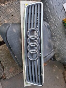 Predná maska audi a6 c5 Mala prasklinka na kraji viď foto