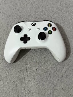Predám ovládač na hernú Konzolu Xbox one S používaný