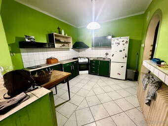 Starší rodinný dom na veľkom pozemku 1273 m2, Brestovany