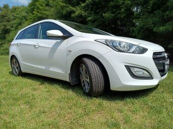 Hyundai i30 CW 1.6i CRDi, výbava: Family