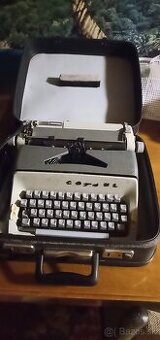 Predam pisaci stroj