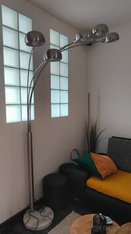 Predám stojacu lampu