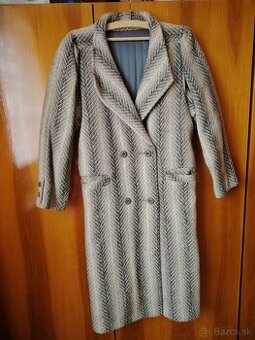 Klasický dámsky zimný kabát