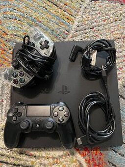 PS4- 500GB + 2 ovladače
