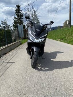 Honda PCX 125 9kw 9500km r.v. 2020